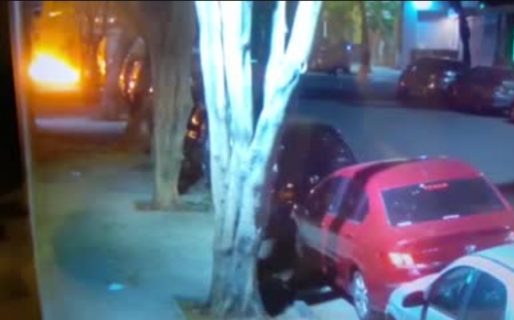 Encapuchados atacaron con bombas molotov el edificio del diario Clarín