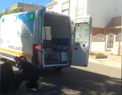 Una mujer fue atropellada cuando cruzaba la calle y  quedó internada