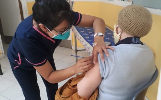 Comenzó a aplicarse Dosis de Refuerzo a personal de Salud y personas mayores de 70 años