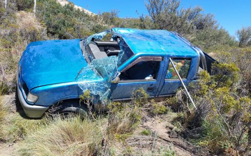Perdió el control por un cono vial y volcó