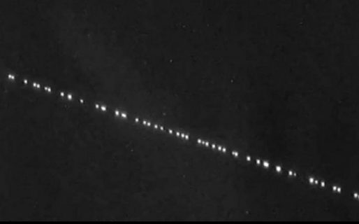 ¿Qué son las extrañas luces que atravesaron el cielo comodorense?