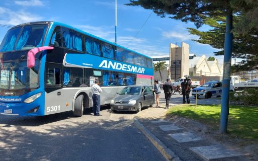 Un micro de larga distancia protagonizó un accidente de tránsito