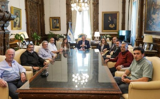 Con el respaldo del Gobierno, la CGT y movimientos sociales marcharán tres días después de las elecciones