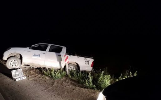 Encontraron volcada en la banquina una camioneta robada en una empresa