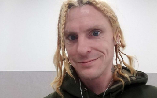 Condenado por pedofilia pidió ser reconocido como mujer, lo trasladaron a una prisión femenina y abusó de una compañera