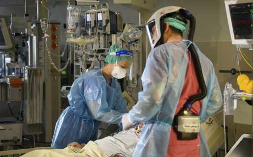 Las muertes por coronavirus crecieron 300% en un mes y sigue en aumento la ocupación de terapia