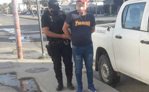 Un exaltado sujeto amenazó a vecinos con un cuchillo