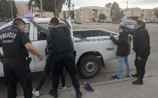 Dos jóvenes detenidos tras ingresar en una vivienda del Pueyrredón