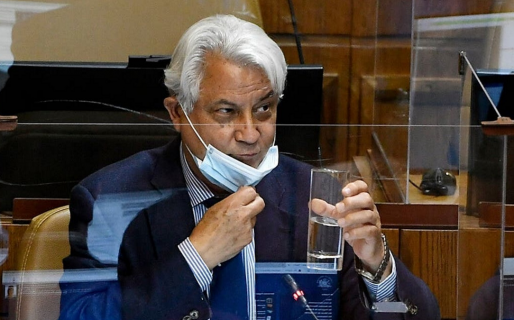 Un diputado habló 15 horas y cumplió su propósito