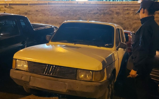 Le secuestraron el auto porque tenía a la vista una patente que no era la suya