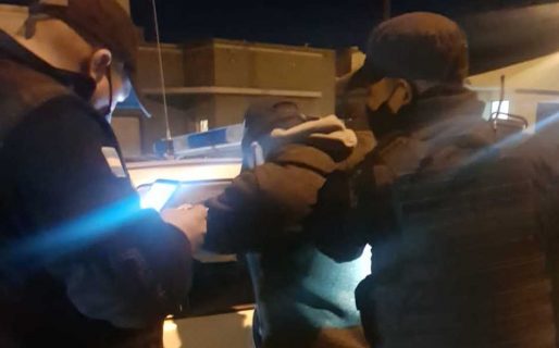 Lo sacaron del boliche y les pegó a dos policías