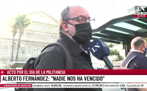La respuesta de un trabajador descolocó a un notero que intentó criticar el Día de la Militancia