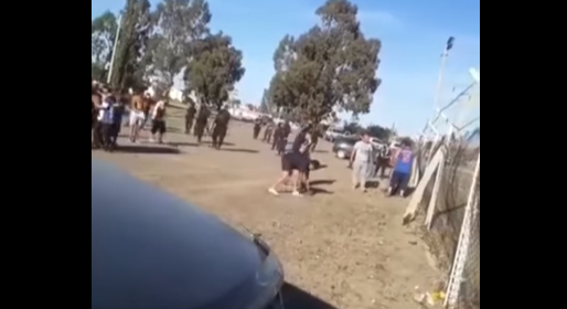 Atacaron a piedrazos a autos con familias adentro por perder un partido