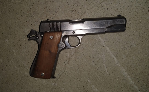 Andaba por la calle con un arma de altísimo potencial de fuego