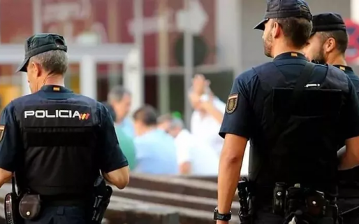 Apuñaló a su novio y a una amiga tras pactar un trío sexual