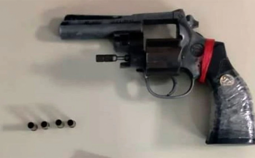 Detuvieron una nena con un revólver en la mochila y un chico que fue armado al colegio