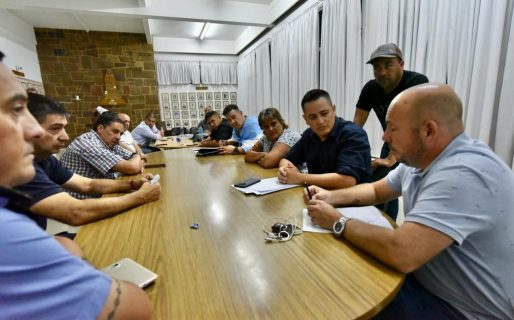 El vicegobernador Sastre llegó a Rawson para sumarse a las negociaciones