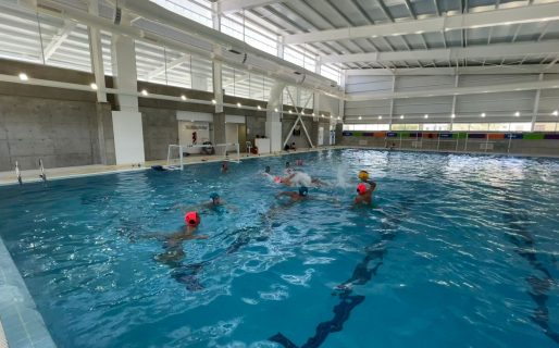 Encuentro de Waterpolo en el natatorio del barrio Pueyrredón