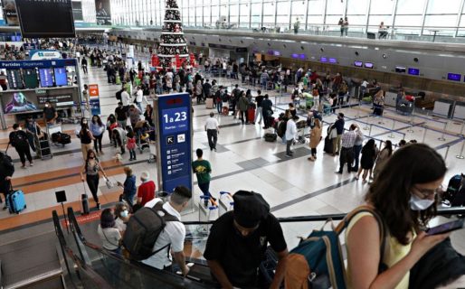 Continúa el caos en el transporte aéreo mundial por el avance de Ómicron