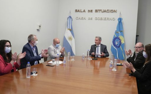 Arcioni firmó un convenio para implementar el programa de comunidades saludables en Comodoro