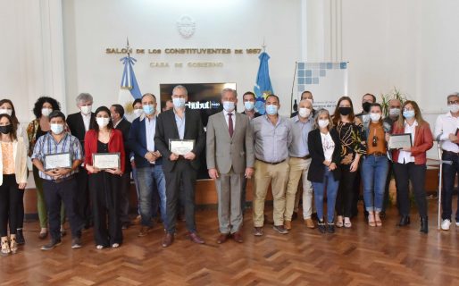 En un emotivo acto, Arcioni reconoció en su día a médicos de Chubut