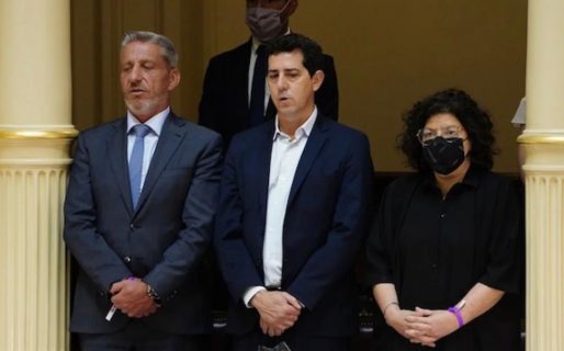 Acompañado por Vizzotti y «Wado» de Pedro, Arcioni estuvo en la jura de senadores