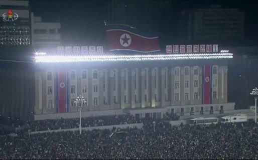 Con una gran convocatoria y sin distanciamiento social, Corea del Norte celebró Año Nuevo