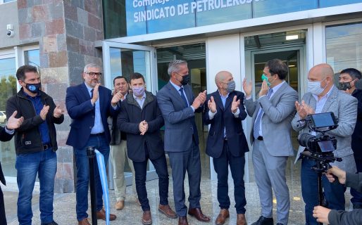 Petroleros Jerárquicos inauguró un Complejo Habitacional y Paseo de Compras en km. 5