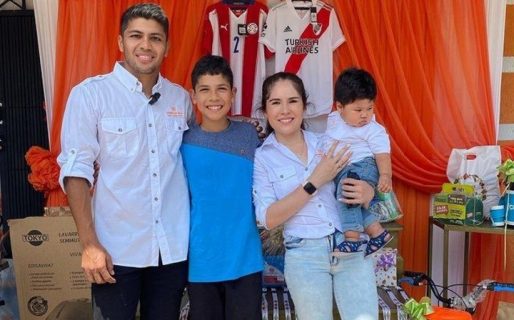 El defensor de River que «vacaciona» cargando bolsas en su negocio