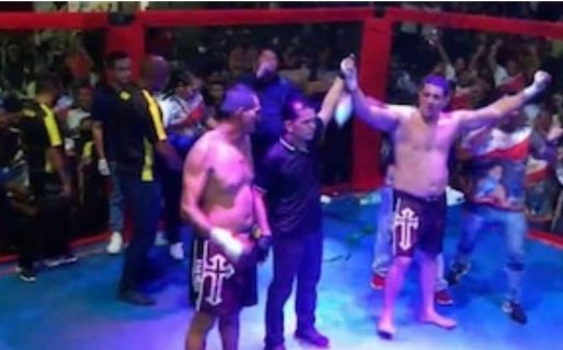 Un alcalde brasileño resolvió una disputa política arriba en un ring de MMA