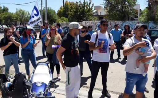 Sigue el conflicto con tres supermercados