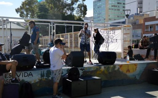 La comunidad celebró la derogación con un festival artístico en la plaza