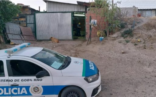 La Policía llegó a un taller y un sujeto los recibió apuntando con un arma de fuego