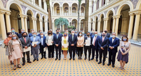 Guzmán se reunió con los gobernadores para explicarles cómo está la negociación con el FMI