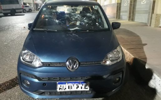 La detuvieron por romperle el parabrisas al vehículo de su ex