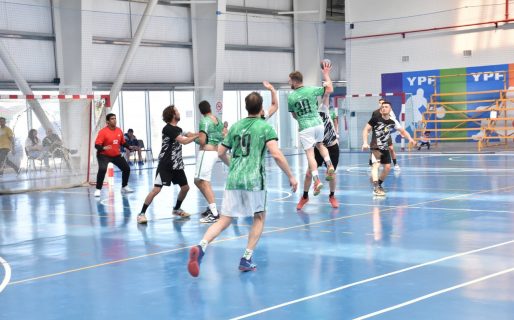 Km 5 en damas y Nueva Generación en varones, campeones del Provincial de Handball Mayores en Comodoro