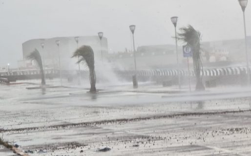 Fuerte marejada complica el tránsito en la zona de Av. Ducós
