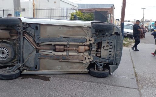 Choque y vuelco a pocos metros de la cancha de Newbery