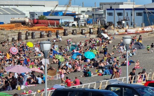 La temperatura superó los 31 grados y los comodorenses desbordaron las playas