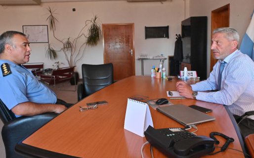 Arcioni se reunió con el jefe de la Policía, Víctor Acosta
