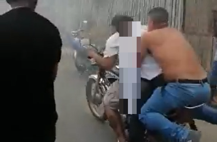 VIDEO: Sacaron al muerto del cajón para llevarlo a dar una última vuelta en moto