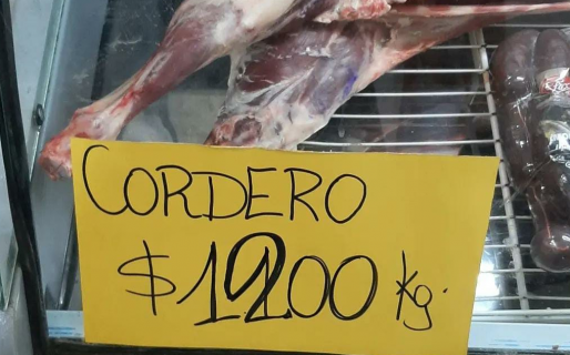 ¿A cuánto el cordero?: El enigmático cartel de precio de una carnicería comodorense