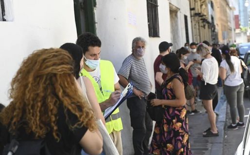 COVID-19: Los contactos estrechos con síntomas empezarán a ser considerados casos positivos sin testeo
