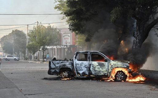 “Los manifestantes no querían que entren los bomberos para apagar el fuego”