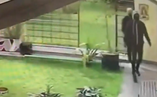 Vio como un ladrón intentaba robarle a su hijo, lo enfrentó y lo mató