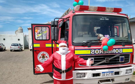 Papá Noel alegró a los chicos en su extenso recorrido por zona norte
