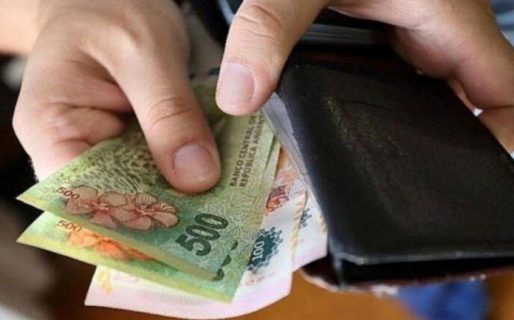 Nuevo aumento para el salario mínimo: de cuánto será y qué impacto tiene en los planes sociales