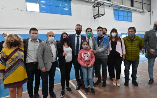 Arcioni entregó 54 viviendas en km. 12