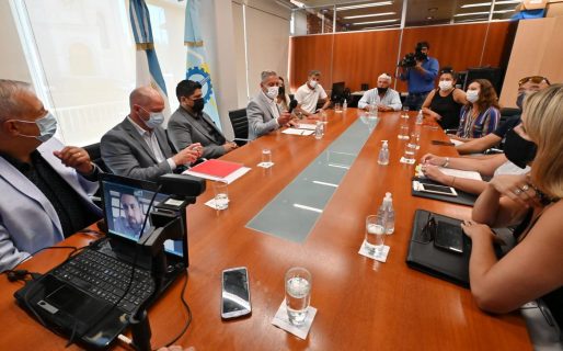 Arcioni mantuvo una reunión con productores afectados por los incendios en Península Valdés