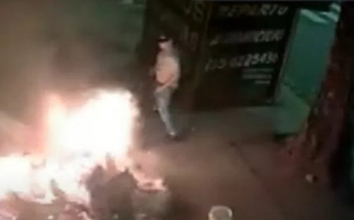Video: Una mujer prendió fuego a una persona en situación de calle y huyó